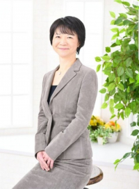 露口 粧子